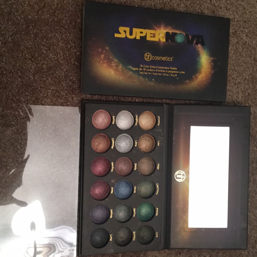 Supernovabhcosmetics 18 color eyeshadow palette